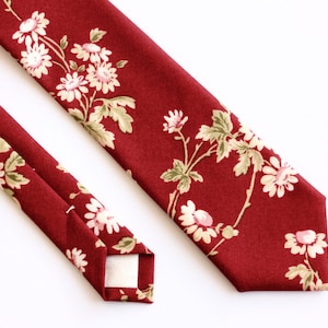 Red and White Floral Tie - Men&#39;s Skinny Tie - Women&#39;s Vintage Tie - Red, Green, and White Skinny Tie