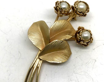 Pearl flower brooch | Etsy