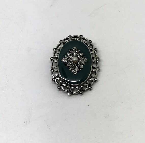Vintage Silver Tone and Green Medallion Brooch - image 2