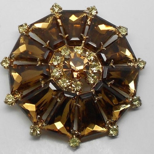 Broche Strass Géométrique – Accessoire Brillant Pour Customiser Vos Looks