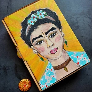 Schachtel. Geschenkverpackung.Frida Bild. Geschenk Schachteln. Text auf Bild. Pappschachtel. Frauen Portrait.  Botschaft. Acryl Bild.