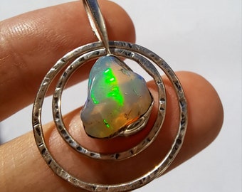 Opal Anhänger.  Silber Anhänger. Opal Schmuck. Runder Anhänger. Geschenke für Frauen.