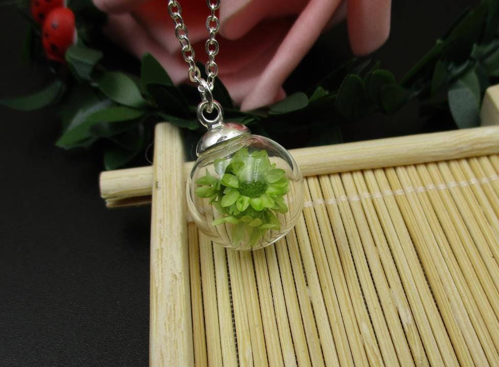 緑色ガラス球形ペンダントねックレス 本物の花（グリーン）ネックレス 丸いガラスボトルペンダント 明るい