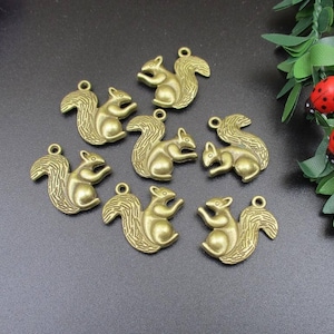 10Pcs 20 x 21mm Bronze Squirrel Charms- p1729-A