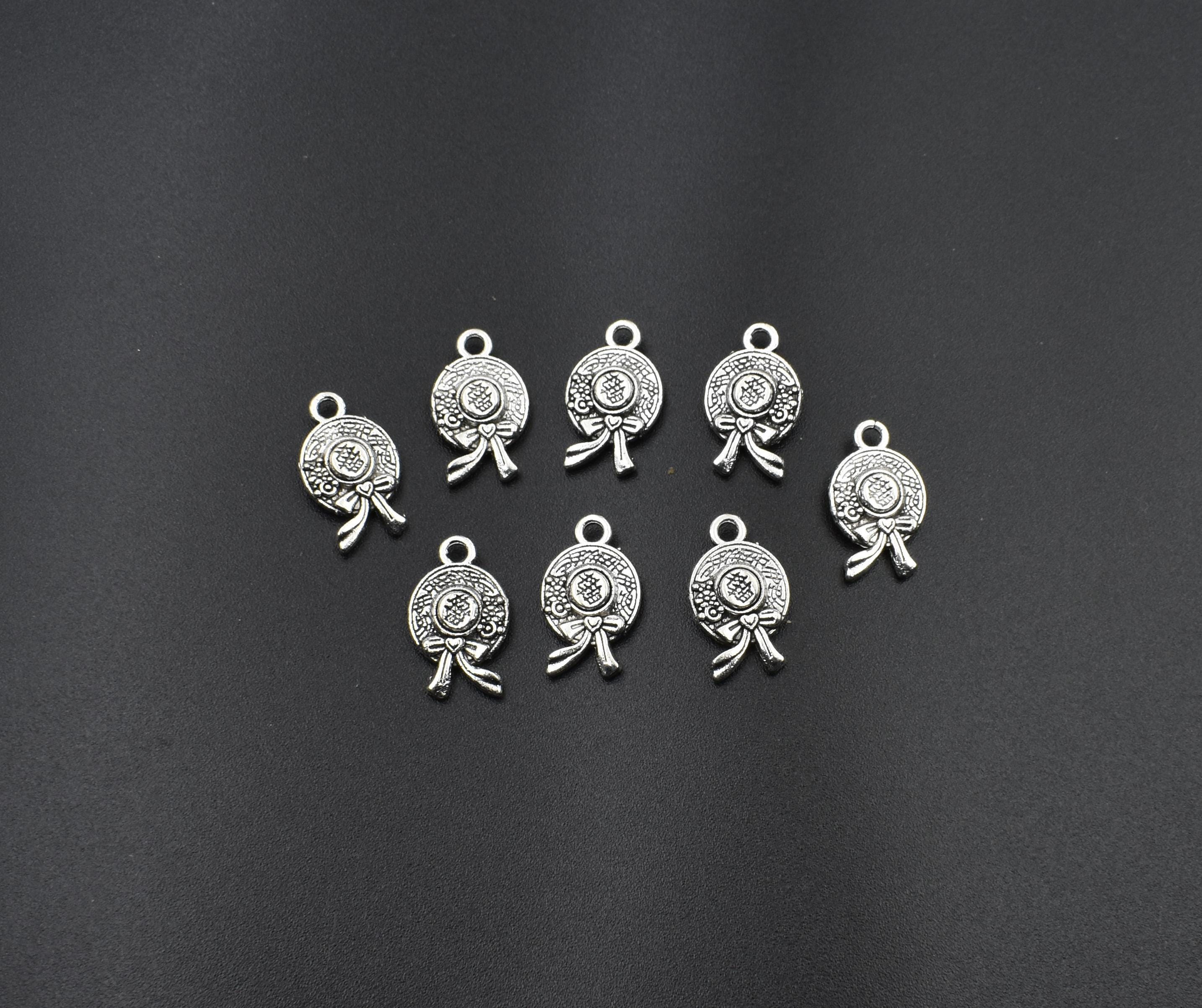 20個入り 17x10x3mm シルバーハットチャーム 両面 p2757 - Etsy 日本