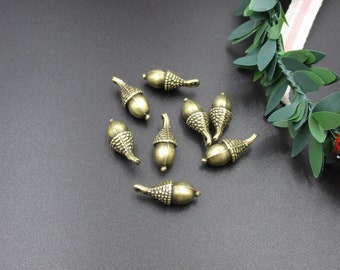 10 piezas de dijes de bellota de bronce tridimensionales de 7 x 20 mm - p2233-A