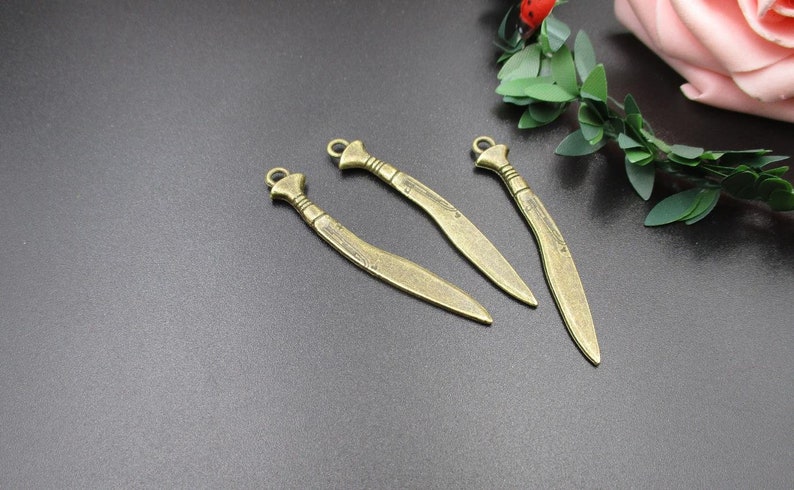 5PCS 53x7mm Curved Bronze Sword Charms-p2131-A