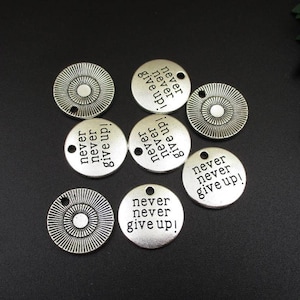 10 dijes redondos de plata de 20 x 20 mm con forma de letra - Nunca te rindas - p1589-B