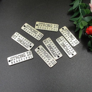 10 piezas de dijes "Fuertes y hermosos" de 28 x 9 mm, de 2 caras - p1824-B