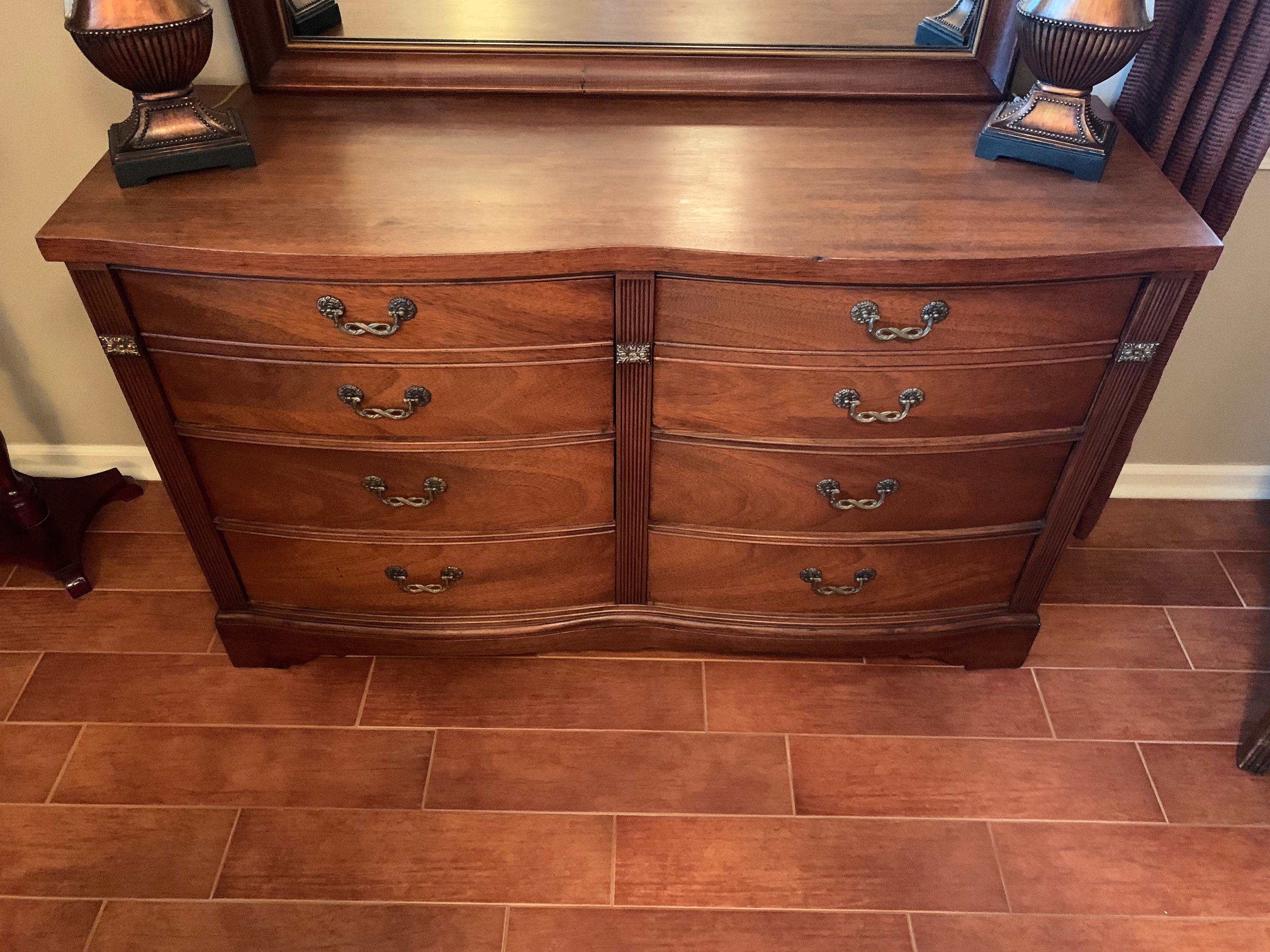 Vintage Federal Style Bow Front Mahogany 4 Drawer Dresser in Pink by D –  Firebird Furniture