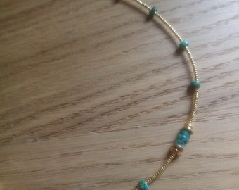 Collier bohème chic esprit surfeur minimaliste en turquoise africaine et perles plaqué or 24 carats - lithothérapie