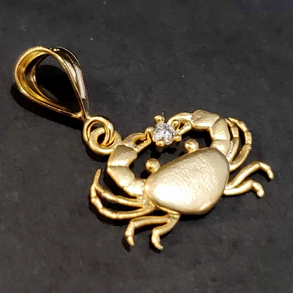 Gold Tiny Crab Charm Pendant Necklace Gold Layering Necklace Gold Necklace Simple Ocean Jewelry Beach Resort Gift for Wife