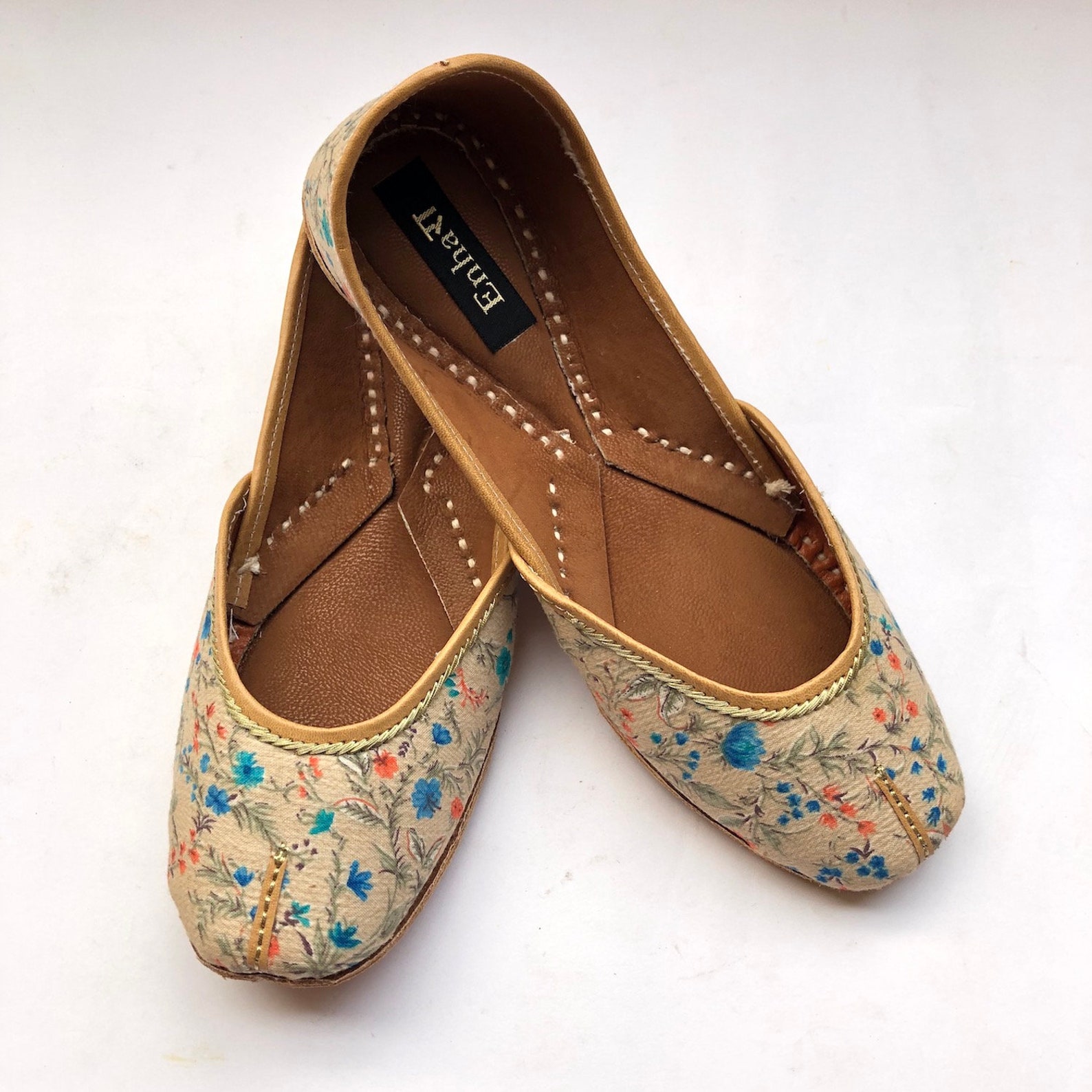 floral shoes for women, off white flat shoes, slip on shoes, indian shoes, ballet shoes, handmade designer shoes/juttis or mojar