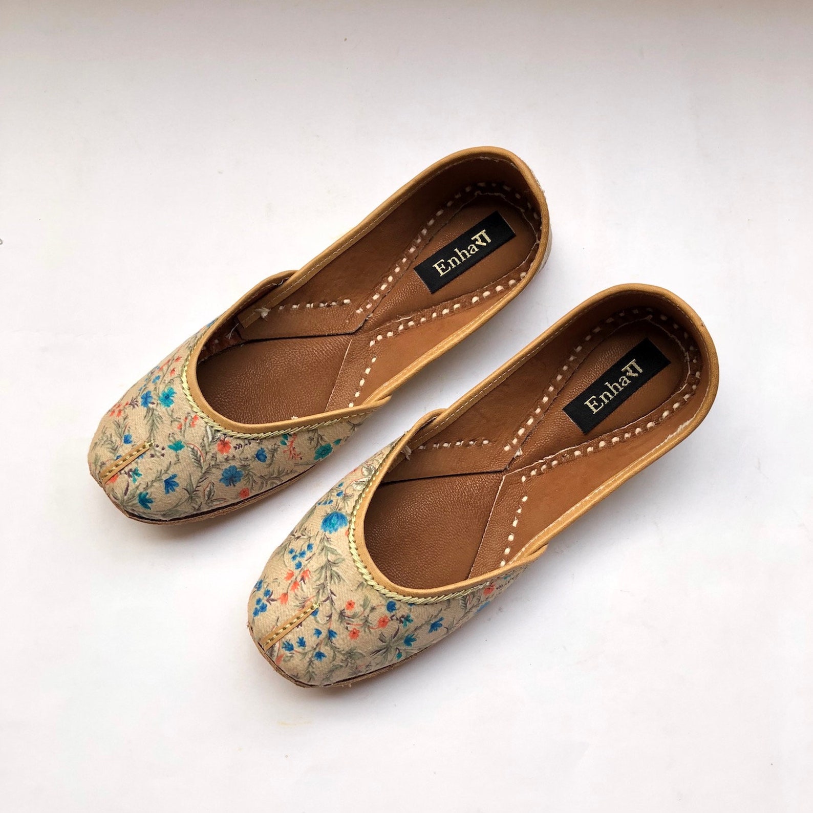 floral shoes for women, off white flat shoes, slip on shoes, indian shoes, ballet shoes, handmade designer shoes/juttis or mojar