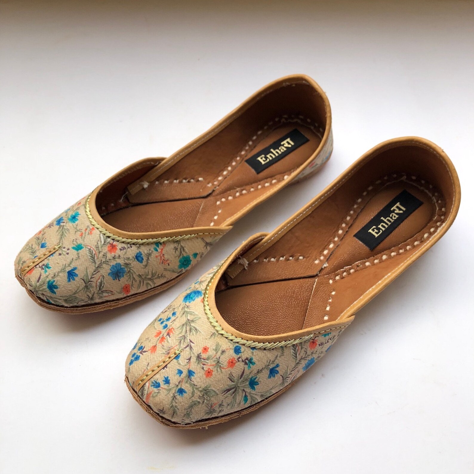 floral shoes for women, off white flat shoes, slip on shoes, indian shoes, ballet shoes, handmade designer shoes/juttis or mojar