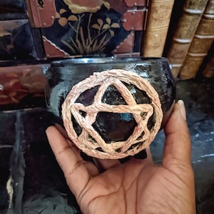 Wiccan witch&#39;s cauldron, ceramic pentacle