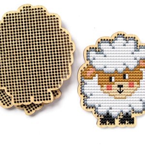 Punto croce di pecora pasquale vuoto. Punto croce di Pasqua in bianco con supporto. Legno tagliato al laser. Punto croce di legno vuoto. Decorazioni fai-da-te di Pasqua