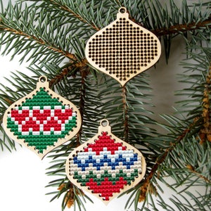 Christmas Bauble Wood Cross Stitch Blank, Christmas Cross Stitch Blank, Wooden Christmas Tree Decor, Cross Stitch Pendant, Wood Stitch Blank
