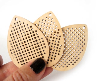 Goccia in legno punto croce vuoto. Gioielli a punto croce. Legno tagliato al laser. Motivo a punto incrociato. Pendente a punto croce. Spazi vuoti in legno incompiuti