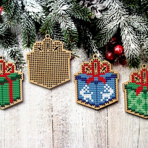 Christmas gift box Cross Stitch Blank, Wooden Cross Stitch Pendant, Christmas Wood Ornament, DIY Christmas Tree Decor, Gift box pattern