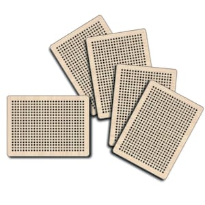 Puede incluir: Cinco cuadrados de madera con un patrón de cuadrícula. Los cuadrados están dispuestos en forma de abanico.