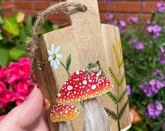 Hand Painted Wood Bucket. Decorated with frogs, mushrooms and Daisies. Eco friendly shipping materials