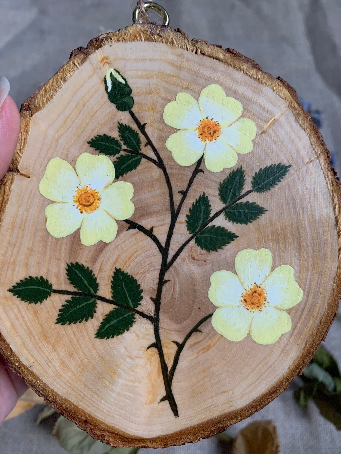 Gelbe wilde Hund Rose Malerei. Von Hand bemalt auf Holz. Etsy