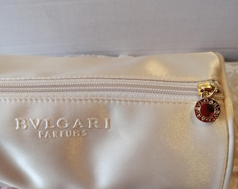 メイク道具・化粧小物 gold synthetic leather BVLGARI Pouch メイク道具・化粧小物 gold synthetic leather BVLGARI Pouch