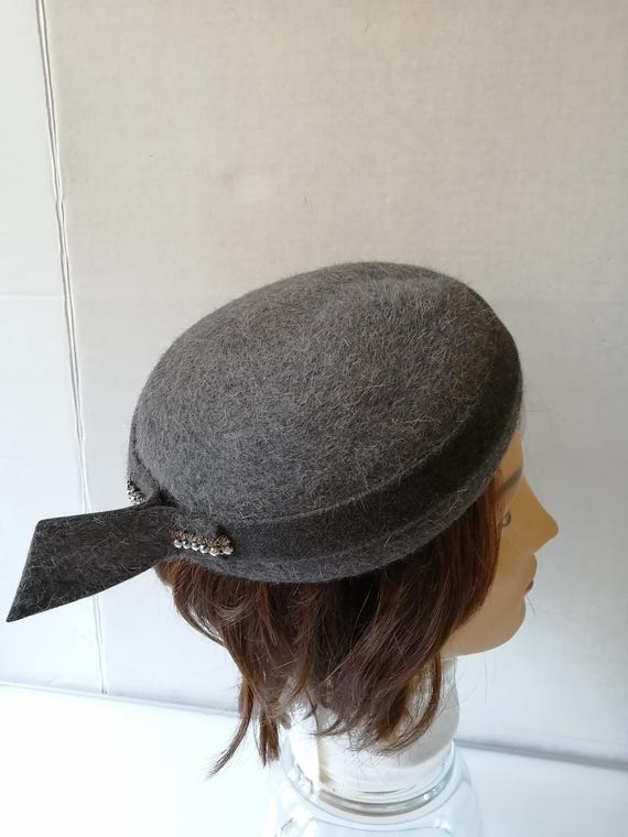 Vintage Fascinator Hat, 1950s Style, Plate Hat, Pill Box Hat 