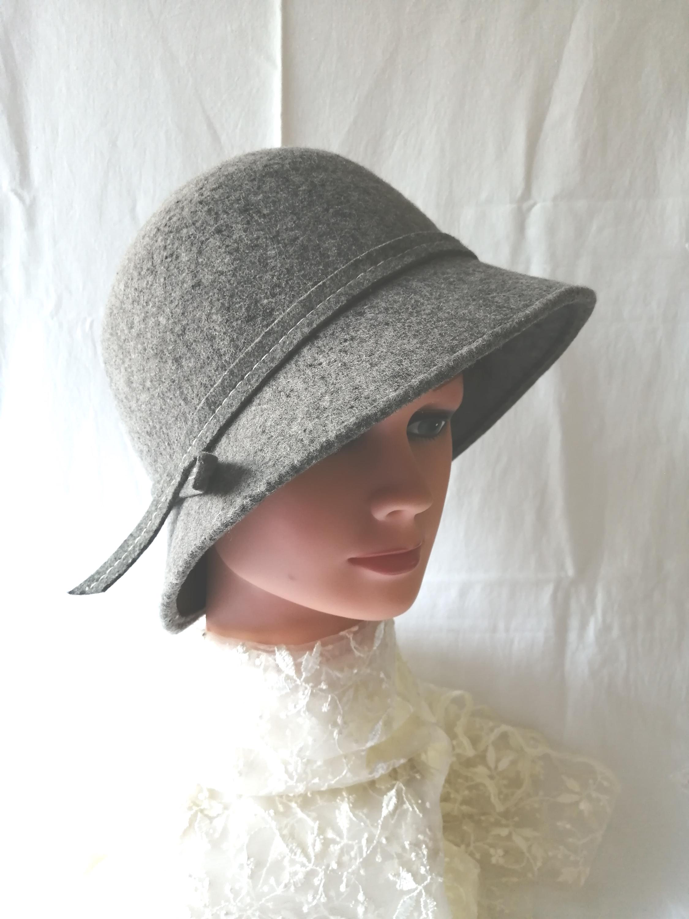Vintage Gray Wool Women display picture 1