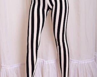 Striped stretchy Leggings. Black and White Vertical Stripe Yoga Pants. High Waisted Cotton leggings. Prisoner Pants. Jail Leggings.