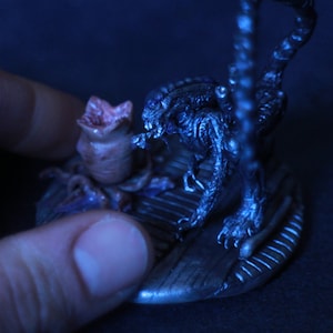 Alien figurine, xenomorph art, scifi miniature handmade in polymer clay, fan art, fictional character, sci fi gifts, ooak art, creature art