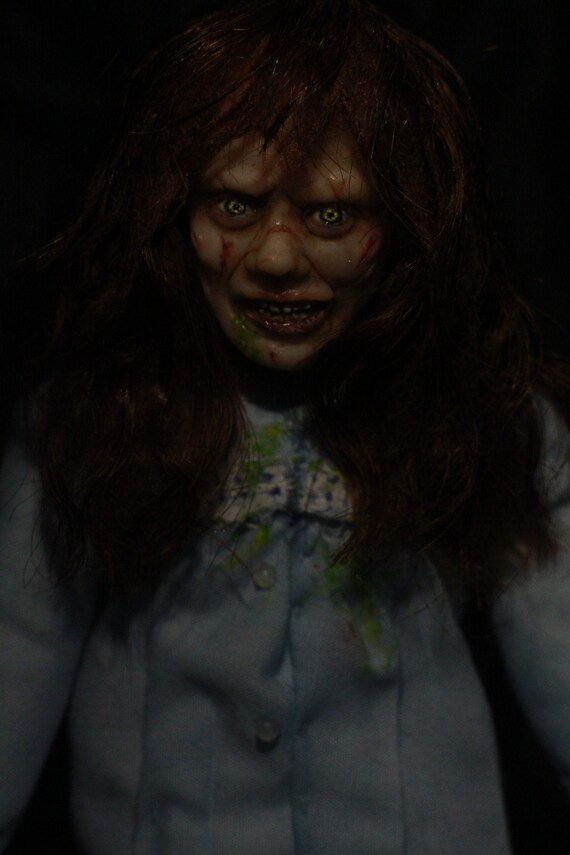 muñeca niña del exorcista