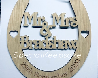 Personalised Newlywed Mr Mrs Bride Groom Wedding Gift Horseshoe Decoration Keepsake Wooden Oak Veneer Engraved Horse Shoe Lucky House Decor