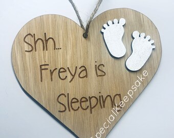 Personalised Wooden Oak Veneer Baby Sleeping Door Hanger Heart Feet Do Not Disturb Keep Out Sign Engraved Plaque Nursery Bedroom Newborn