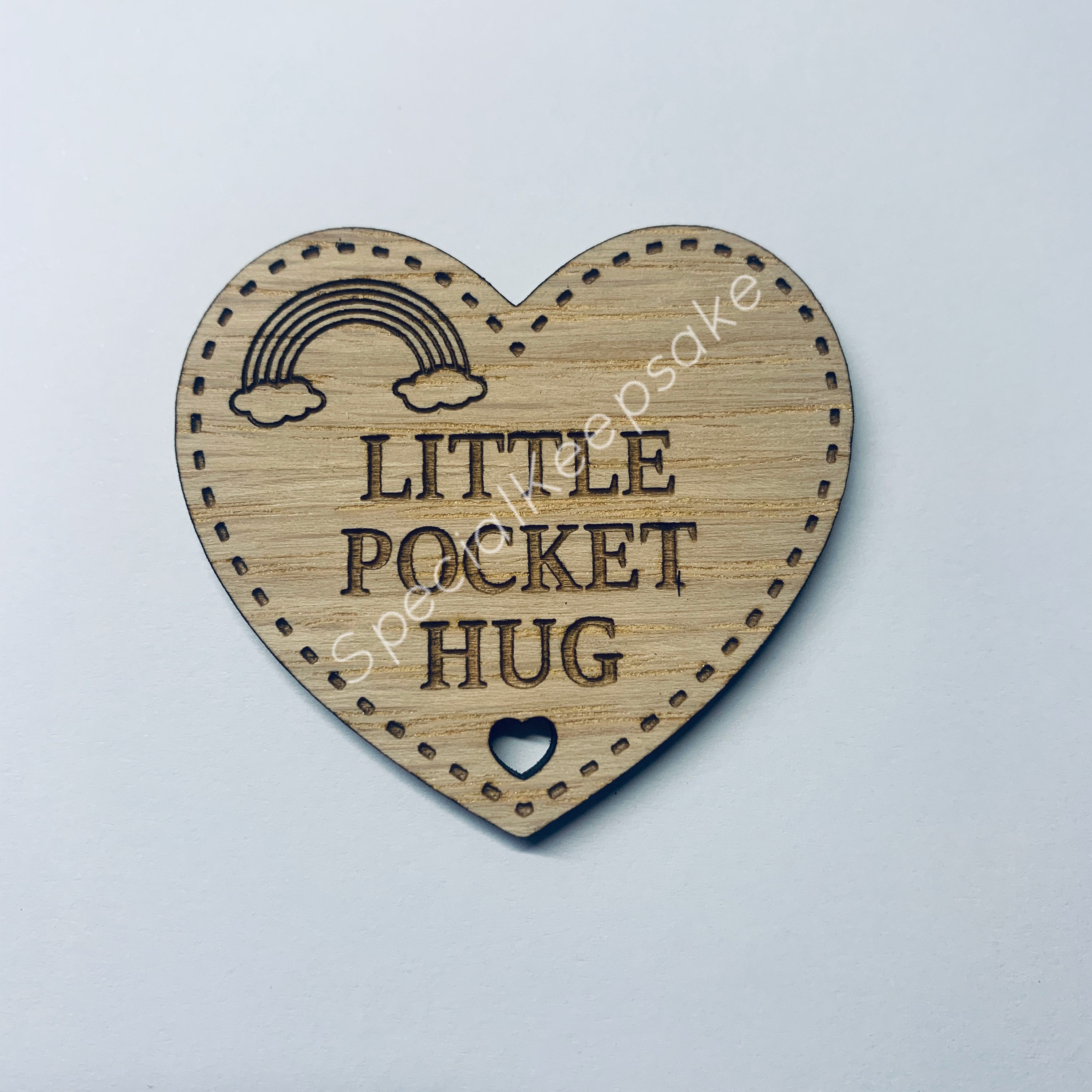 Carte de Verrouillage de Coeurs 'Pocket Hug' Gravée en Bois Personnalisée  en Chêne - Love by Laser