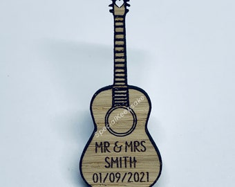 Personalised acoustic guitar wedding table favour confetti small oak wooden music engraved singer mr mrs bride groom marriage keepsake gift