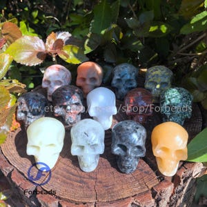 2&quot; Healing Crystal Carved Skull Statues,Labradorite Skull Figurine Decoration,Natural Gemstone Quartz Skull Office Room Home Decor Gifts