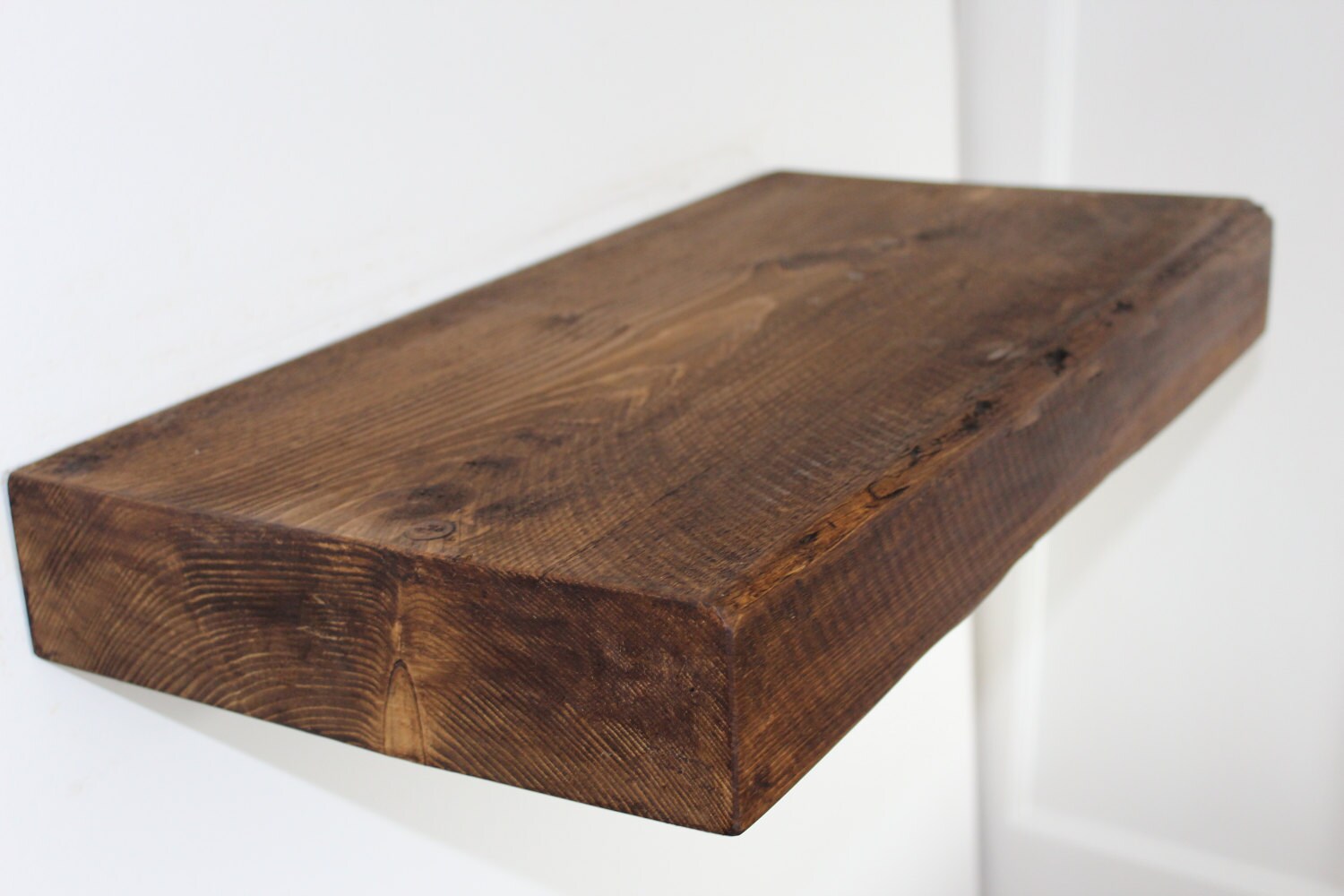 Schwebendes Regal Altholz – Caseconrad.com