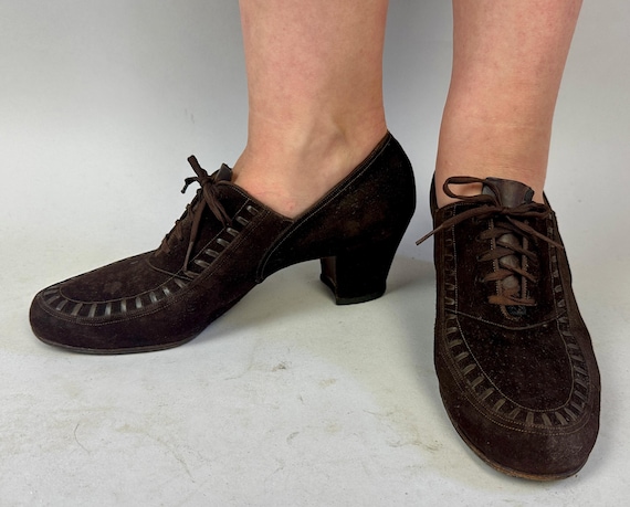 1930s Sensible and Stylish Shoes | Vintage 30s Coffee Bean Brown Suede Lace Up Casual Heel Oxfords with Leather Top Stitching |Size US 7