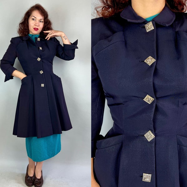 1950er Jahre Coole Nacht für Cocktails Mantel | Vintage 50er Jahre Schwarze Rayon Faille Abend Jacke mit Eckigen Strass Knöpfen und Taschen | Klein