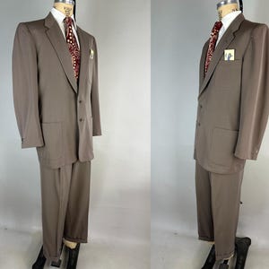 Pak van staal uit de jaren 50 | Vintage jaren 50 tweedelig grijs wollen jasje met enkele rij knopen en ingekeepte revers en Hollywood-taillebroeken | Maat 42 (groot) afbeelding 3