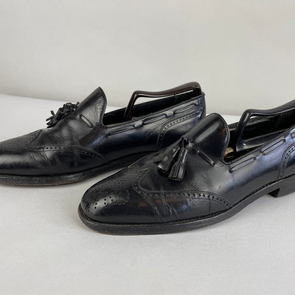 1950s Fancy Florsheim Loafers | Vintage 50s Black Wingtip Leather Florsheim Lounge Slip-On Shoes with Tassels + Broguing | Size 9.5 9&1/2 US