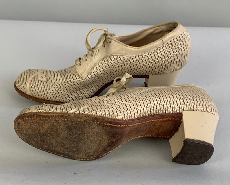 1930s Darling Doris Heels Vintage 30s Beige Tan Leather and Knit Fabric Ventilated Summer Oxford Pumps w Topstitched Bows US Size 7