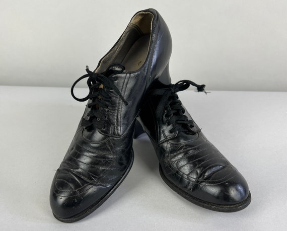 1930s Comfy Daytime Oxfords | Vintage 30s Black Leather Block Heel Lace Up Leather Sole Shoes w/Decorative Top Stitching | Size US 7.5 7&1/2