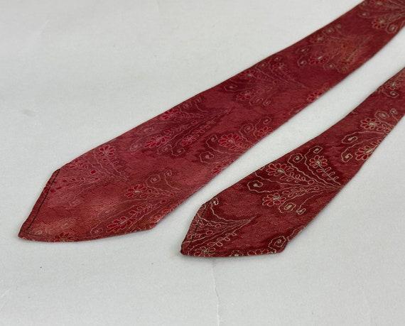 1930s Peacock Feathers Necktie | Vintage 30s Raspberry Pink Red Paisley Feather Sprigs Silk Brocade Self Tie