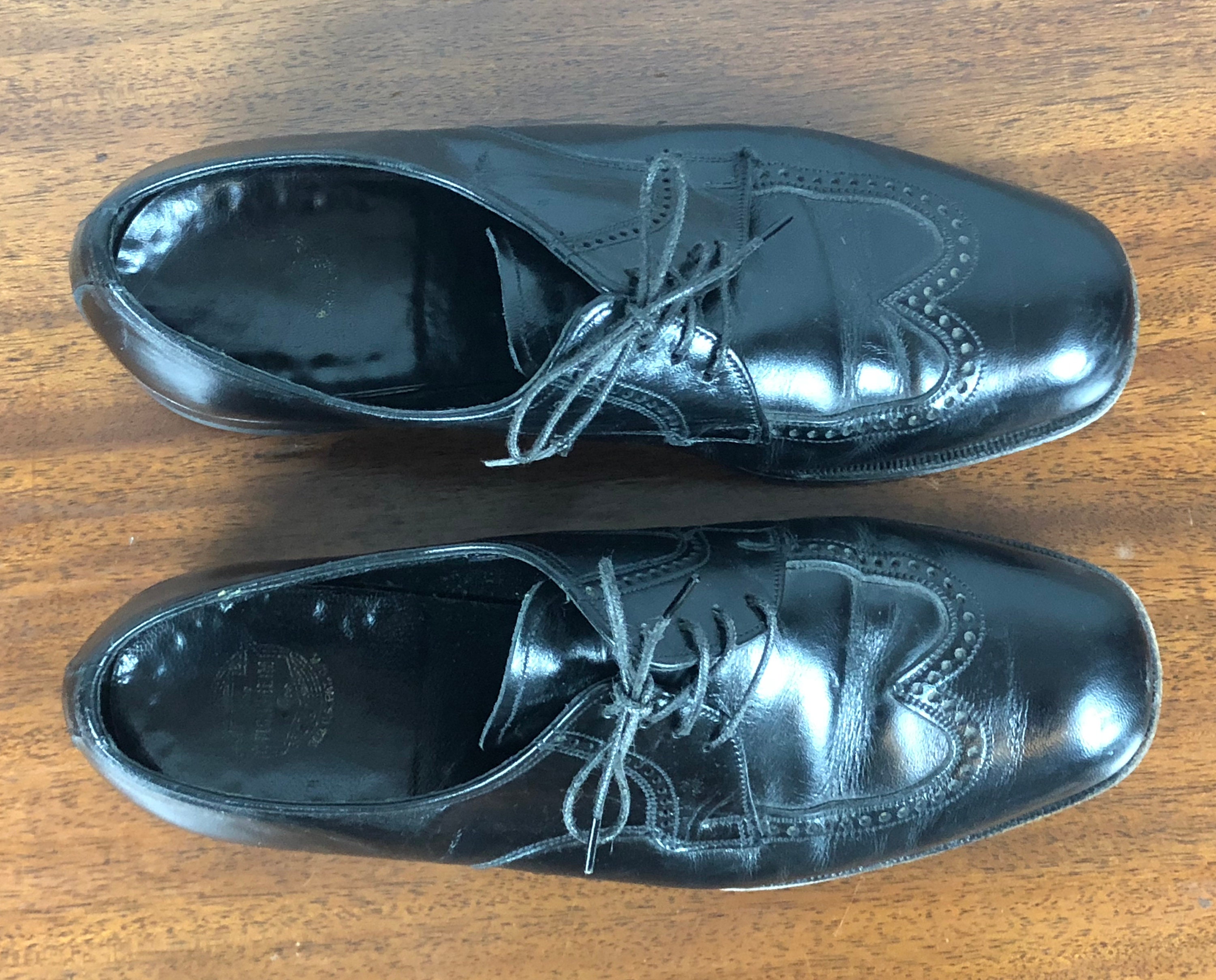 1960s Florsheim Men's Wingtip Shoes | Vintage 60s Black Leather Oxfords ...