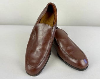 1950s Laid Back Dandy Loafers | Vintage 50s Cedar Brown Leather Lounge Slip-On Shoes with Stacked Heel | Size 7.5 7&1/2