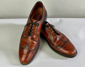 1950s Swell & Stylish Shoes | Vintage 50s Honey Brown Leather Gunboat Wingtip Oxfords with Heavy Broguing by 'British Walkers' | Size 13