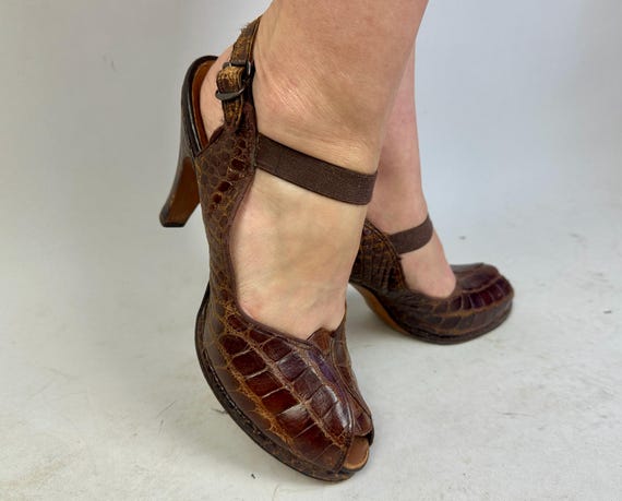 1940s Reptilian Walk Arounds | Vintage 40s Brown Gator Leather Slingback Peeptoe High Heel Shoes Pumps | Size US 9.5 9&1/2